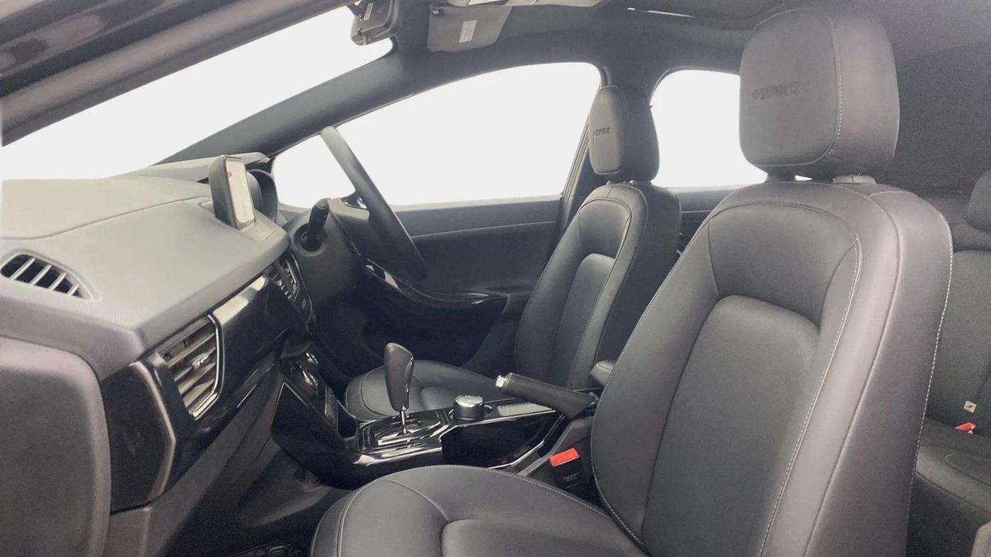 2023 Tata NEXON XZA PLUS SUNROOF DARK PETROL, Petrol, Automatic, 30,759 km, Right Side Front Door Cabin