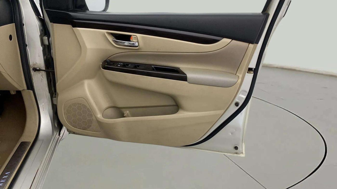 2017 Maruti Ciaz ZETA 1.4  MT PETROL, Petrol, Manual, 77,288 km, Driver Side Door Panels Control