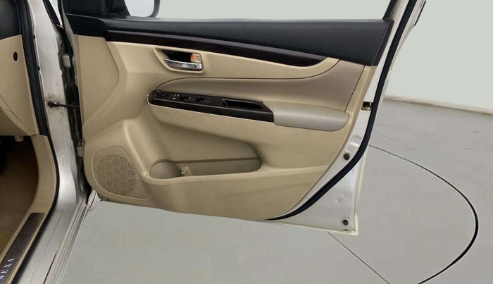 2017 Maruti Ciaz ZETA 1.4  MT PETROL, Petrol, Manual, 77,288 km, Driver Side Door Panels Control