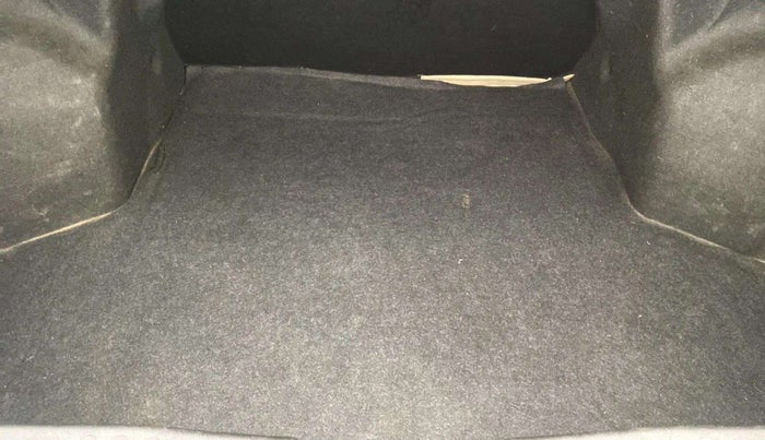 2017 Maruti Ciaz ZETA 1.4  MT PETROL, Petrol, Manual, 77,288 km, Boot Inside