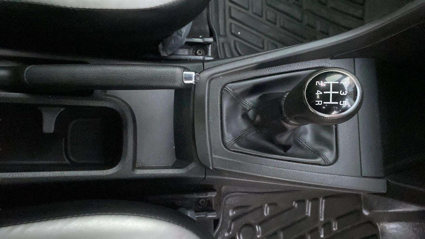 2022 Maruti BREZZA LXI SMART HYBRID, Petrol, Manual, 40,934 km, Gear Lever