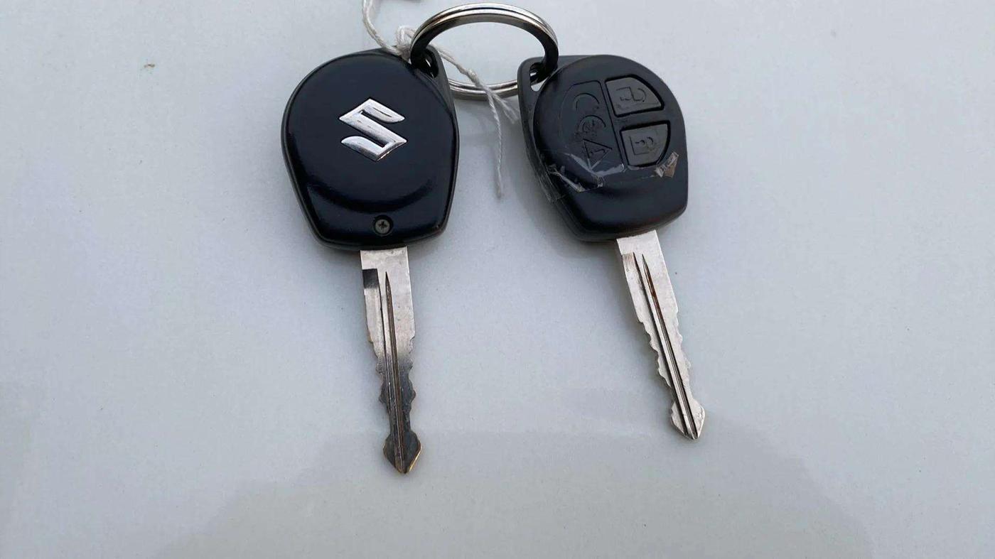 2022 Maruti BREZZA LXI SMART HYBRID, Petrol, Manual, 40,934 km, Key Close Up