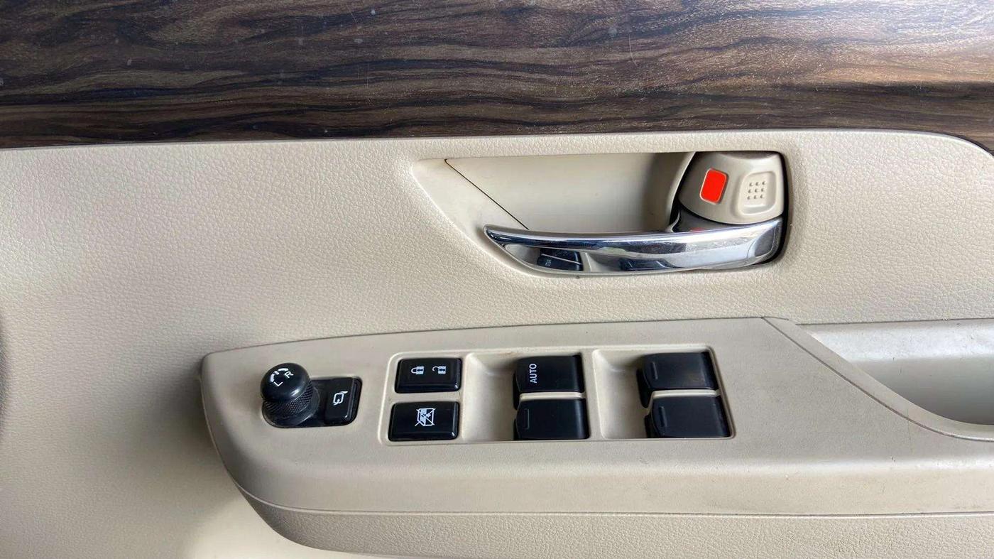 2020 Maruti Ertiga ZXI+ SHVS, Petrol, Manual, 39,265 km, Driver Side Door Panels Control
