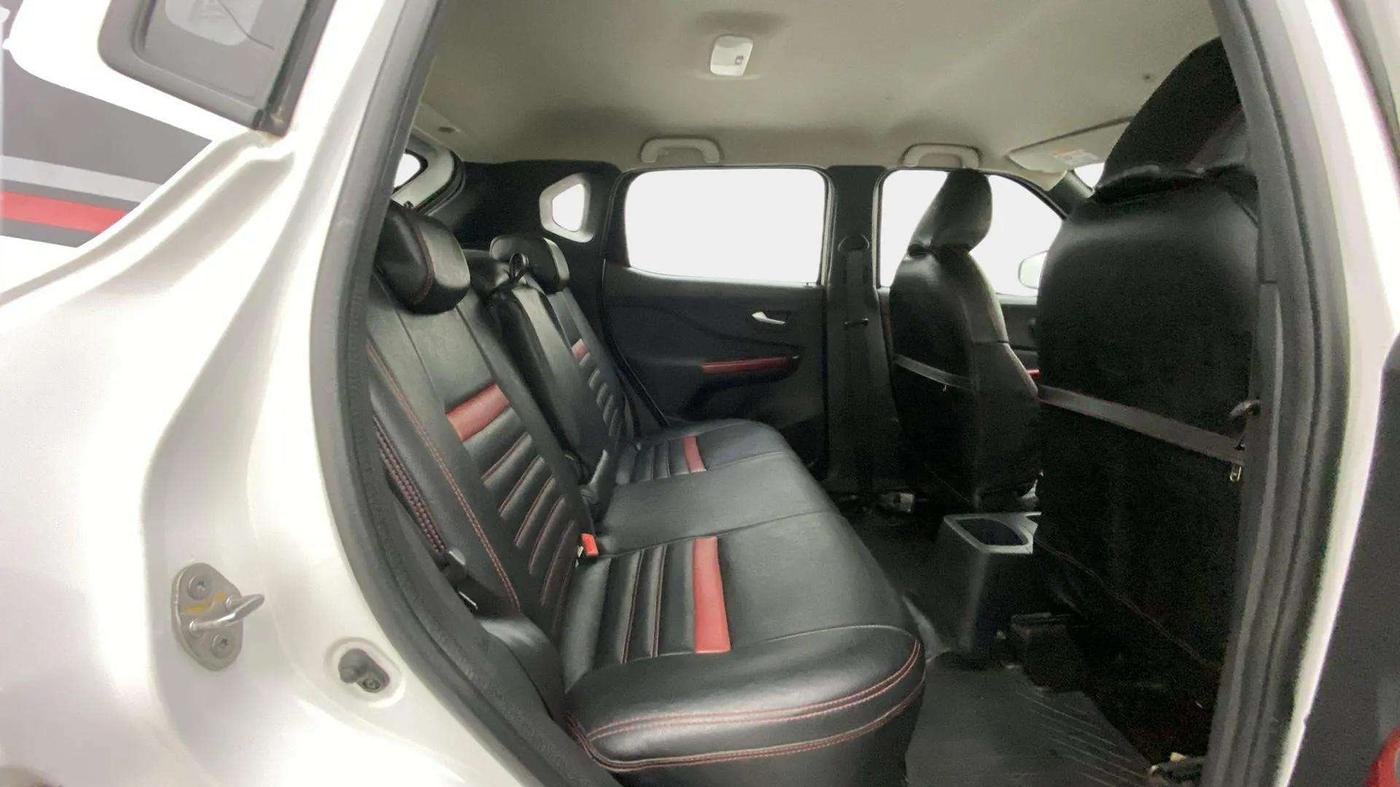2022 Nissan MAGNITE XV RED EDITION, Petrol, Manual, 39,198 km, Right Side Rear Door Cabin