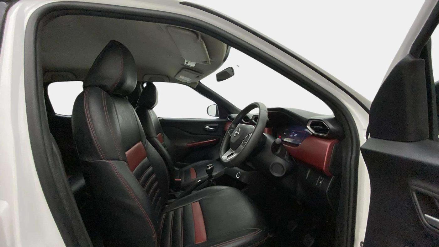 2022 Nissan MAGNITE XV RED EDITION, Petrol, Manual, 39,198 km, Right Side Front Door Cabin
