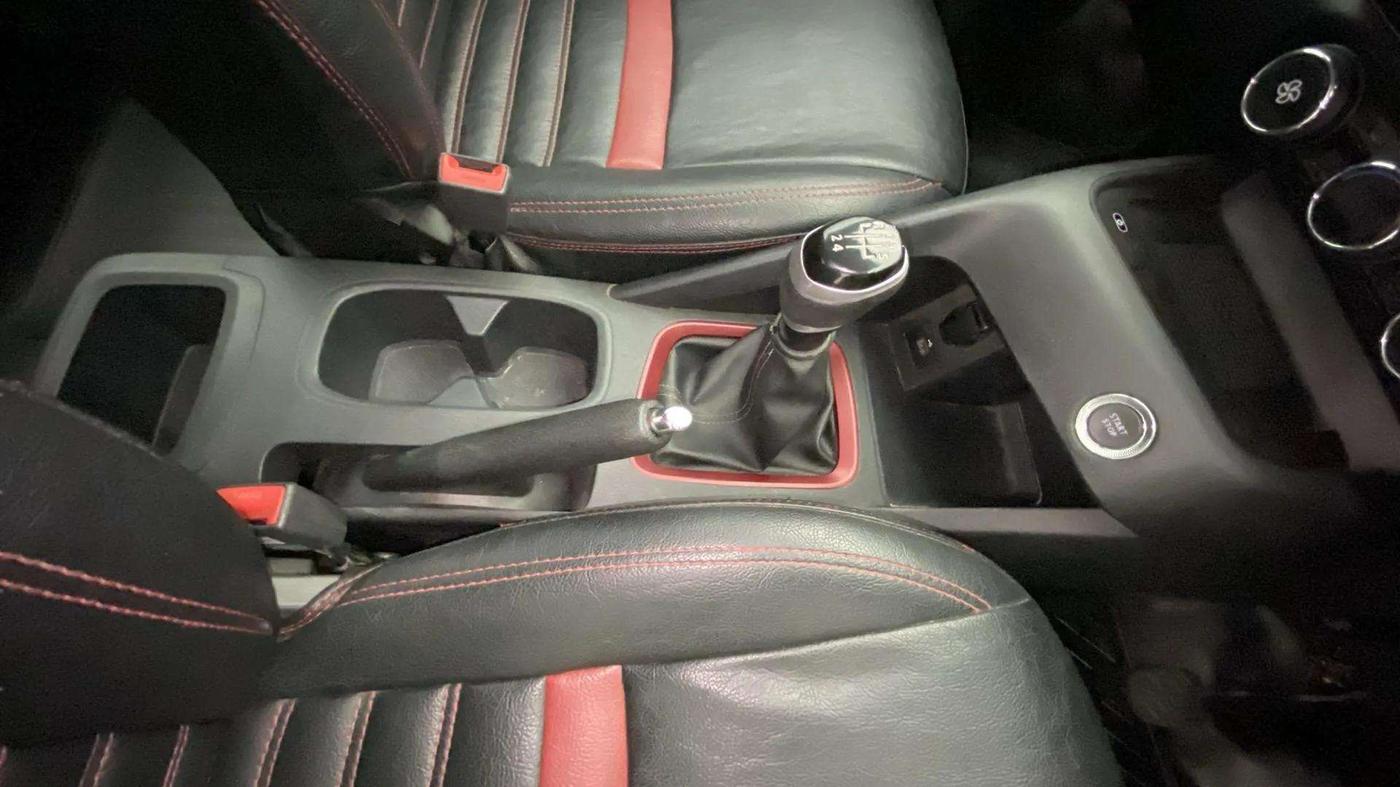 2022 Nissan MAGNITE XV RED EDITION, Petrol, Manual, 39,198 km, Gear Lever
