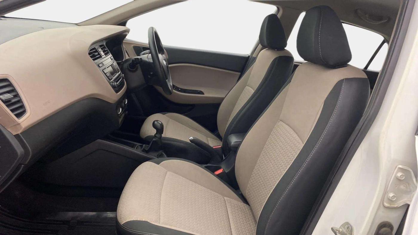 2017 Hyundai Elite i20 MAGNA 1.2, Petrol, Manual, 51,675 km, Right Side Front Door Cabin