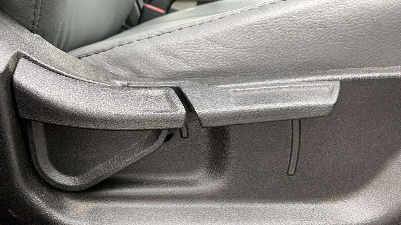 2021 KIA SONET HTX 1.0 IMT, Petrol, Manual, 32,503 km, Driver Side Adjustment Panel