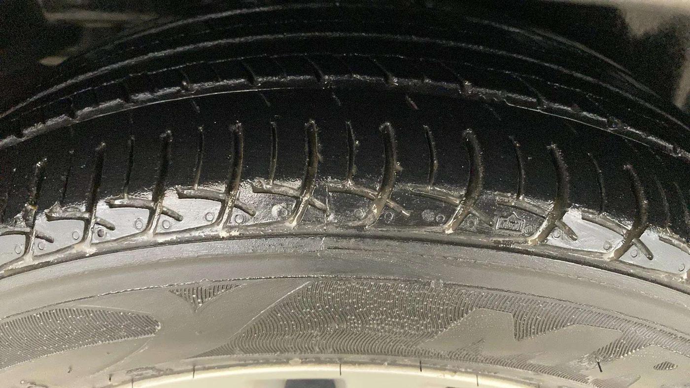 2020 Maruti Ciaz DELTA AT 1.5 SHVS PETROL, Petrol, Automatic, 31,127 km, Left Front Tyre Tread