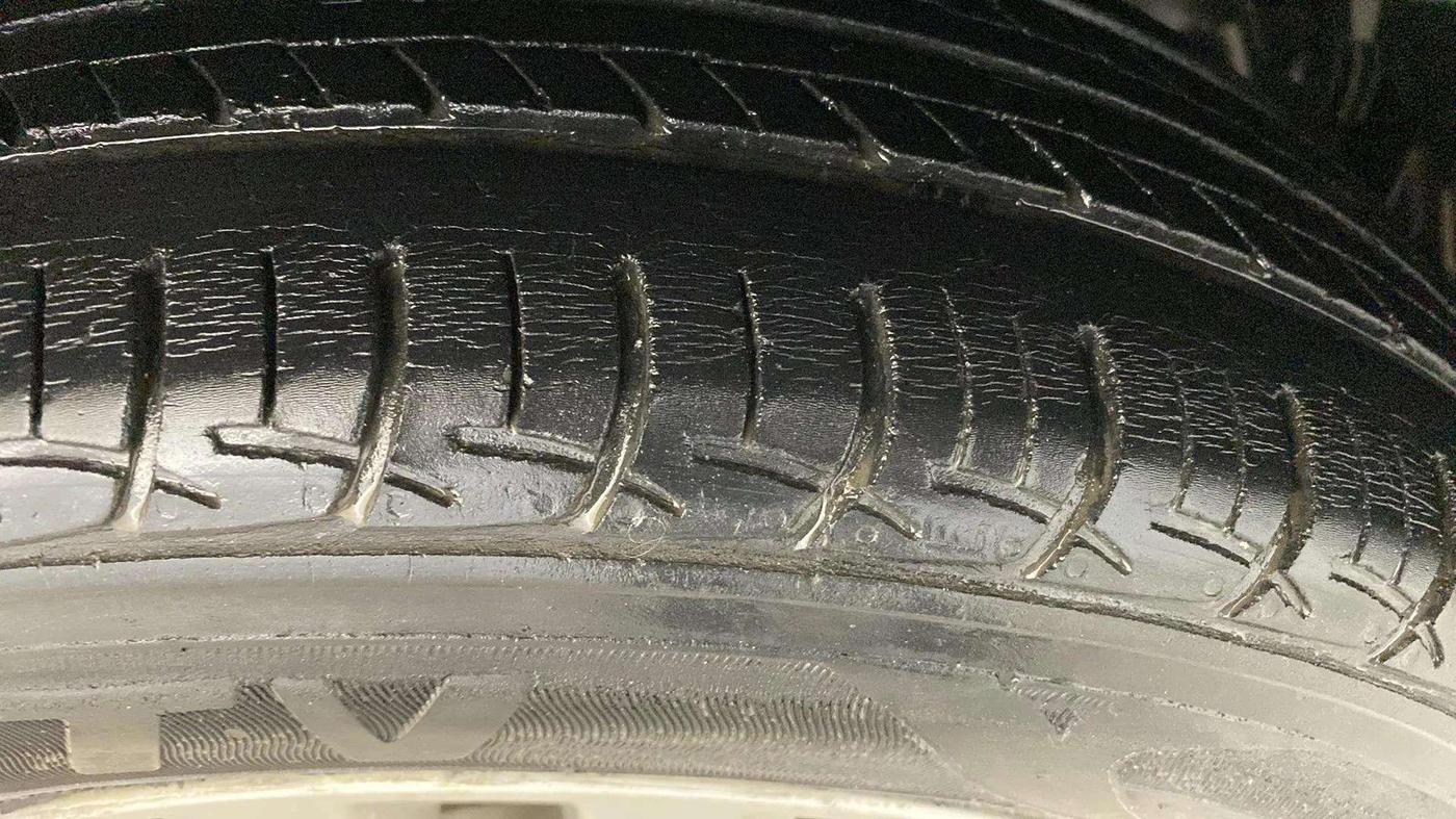 2020 Maruti Ciaz DELTA AT 1.5 SHVS PETROL, Petrol, Automatic, 31,127 km, Right Front Tyre Tread