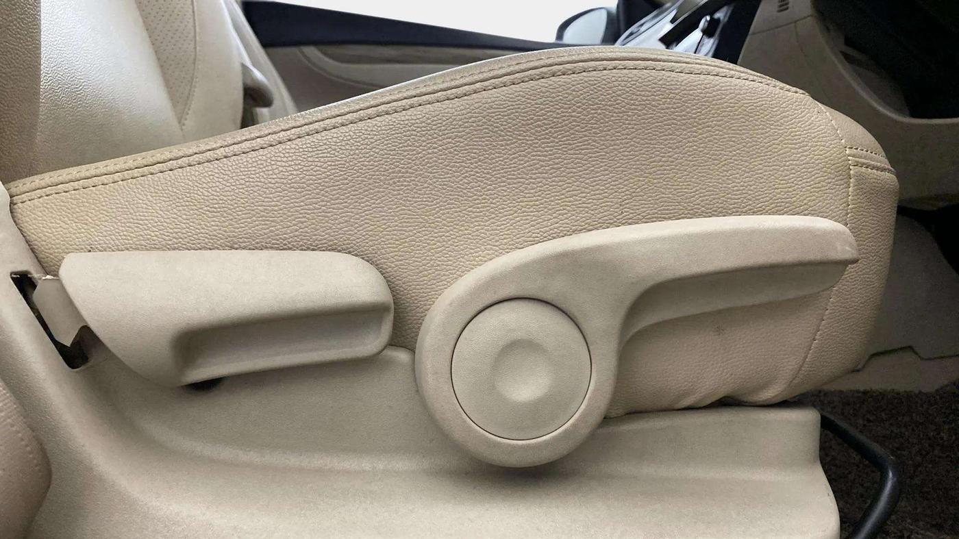 2020 Maruti Ciaz DELTA AT 1.5 SHVS PETROL, Petrol, Automatic, 31,127 km, Driver Side Adjustment Panel