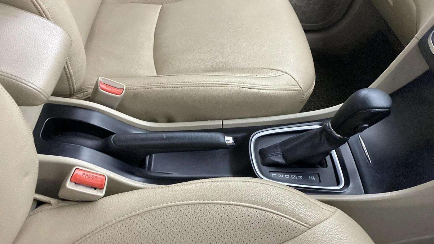 2020 Maruti Ciaz DELTA AT 1.5 SHVS PETROL, Petrol, Automatic, 31,127 km, Gear Lever