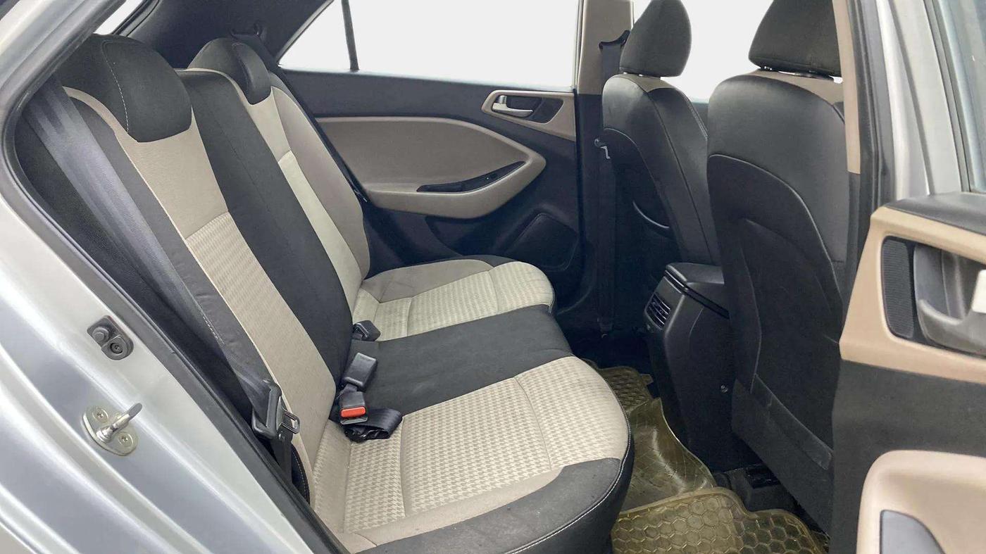 2018 Hyundai Elite i20 ASTA 1.2, Petrol, Manual, 77,618 km, Right Side Rear Door Cabin