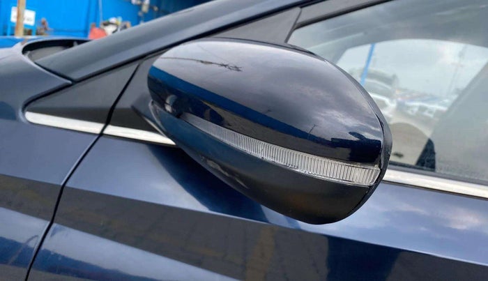 2021 Hyundai NEW I20 ASTA 1.2 AT, Petrol, Automatic, 40,403 km, Left rear-view mirror - Cover has minor damage