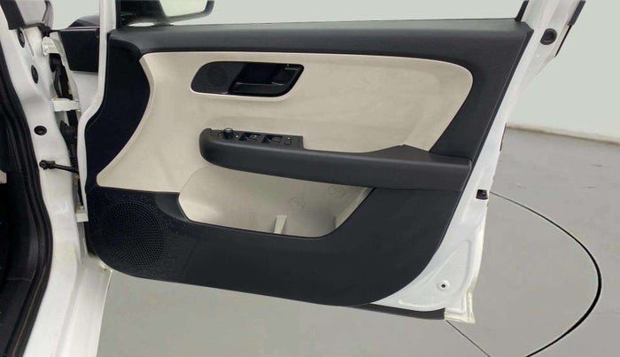 2023 Tata ALTROZ XM PLUS SUNROOF, Petrol, Manual, 7,097 km, Driver Side Door Panels Control