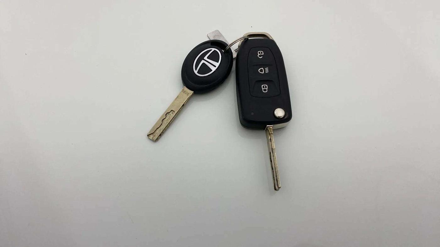 2023 Tata ALTROZ XM PLUS SUNROOF, Petrol, Manual, 7,097 km, Key Close Up
