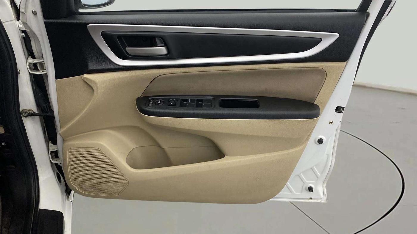 2022 Honda Amaze 1.5L I-DTEC VX, Diesel, Manual, 56,793 km, Driver Side Door Panels Control