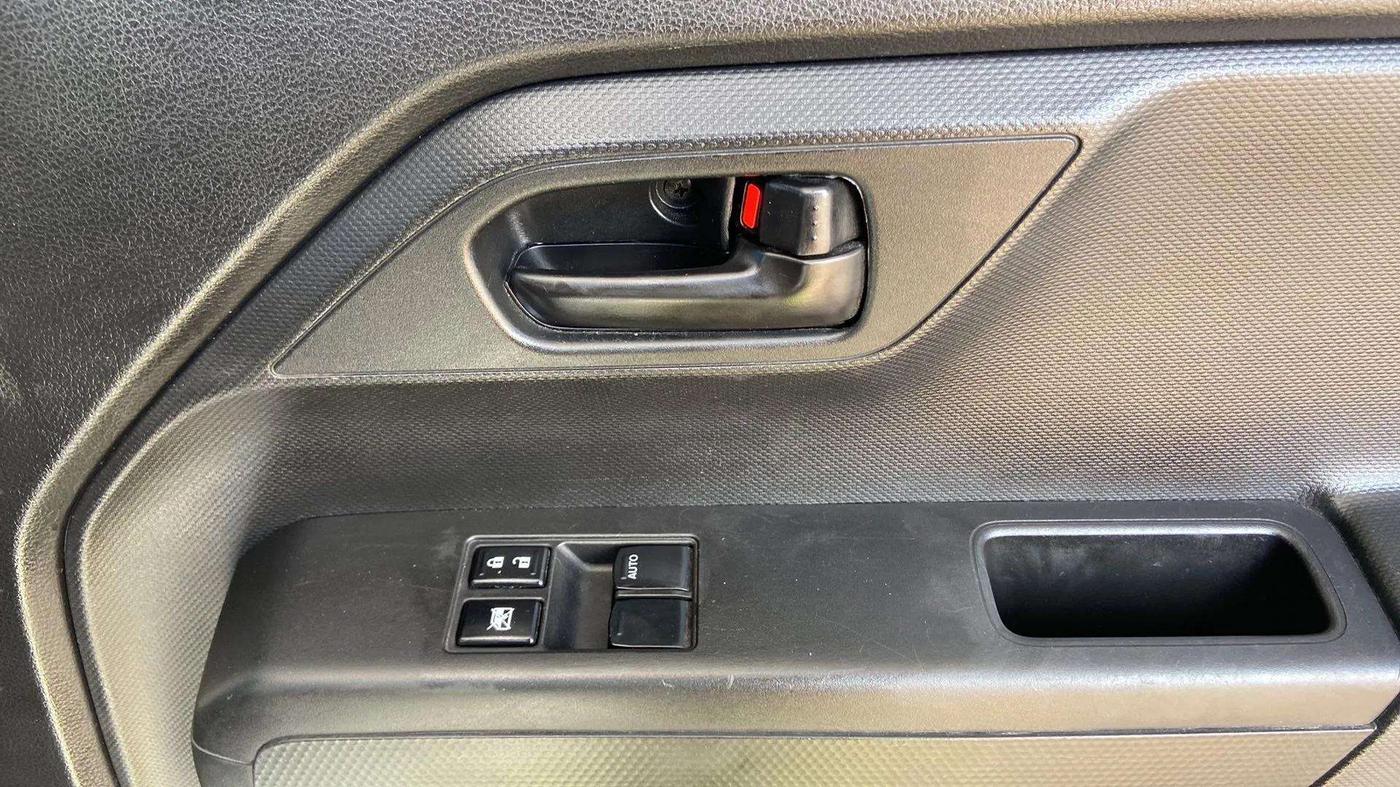 2022 Maruti New Wagon-R LXI 1.0, Petrol, Manual, 9,864 km, Driver Side Door Panels Control