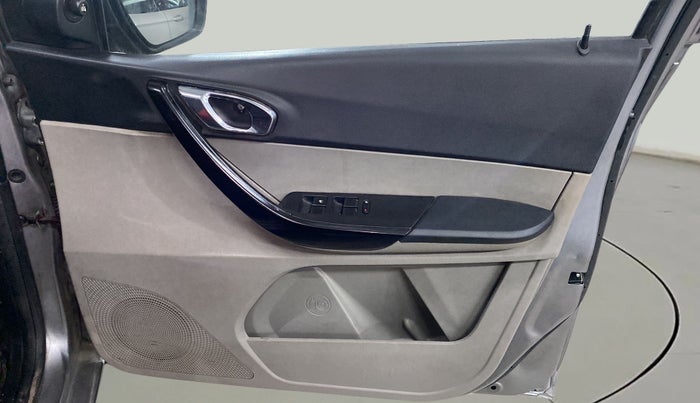 2018 Tata Tiago XZ PETROL, Petrol, Manual, 99,527 km, Driver Side Door Panels Control