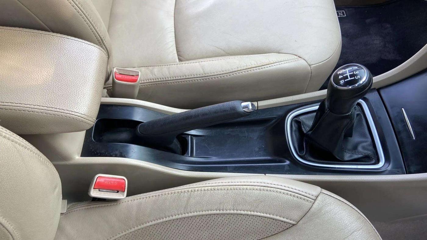 2018 Maruti Ciaz ALPHA 1.5 SHVS PETROL, Petrol, Manual, 35,236 km, Gear Lever