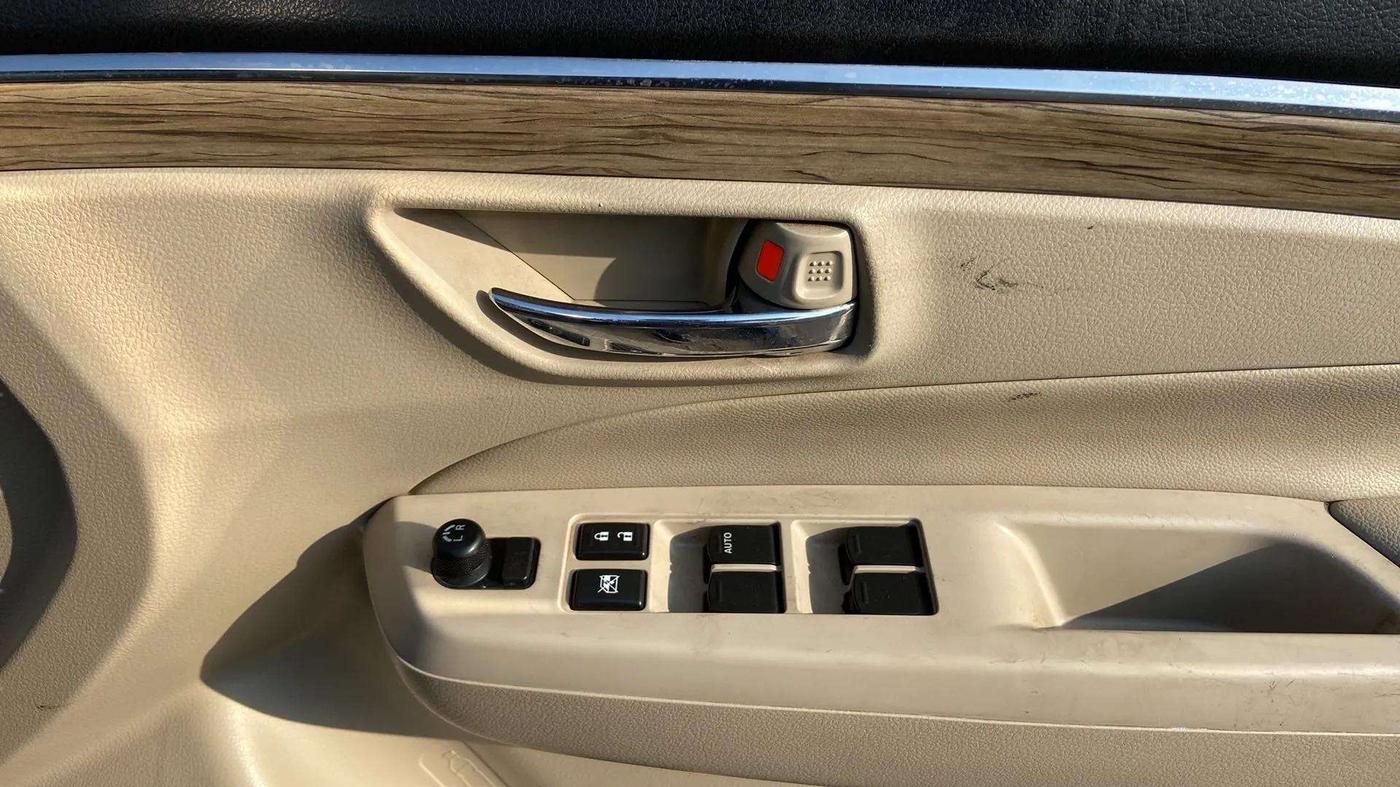 2018 Maruti Ciaz ALPHA 1.5 SHVS PETROL, Petrol, Manual, 35,236 km, Driver Side Door Panels Control
