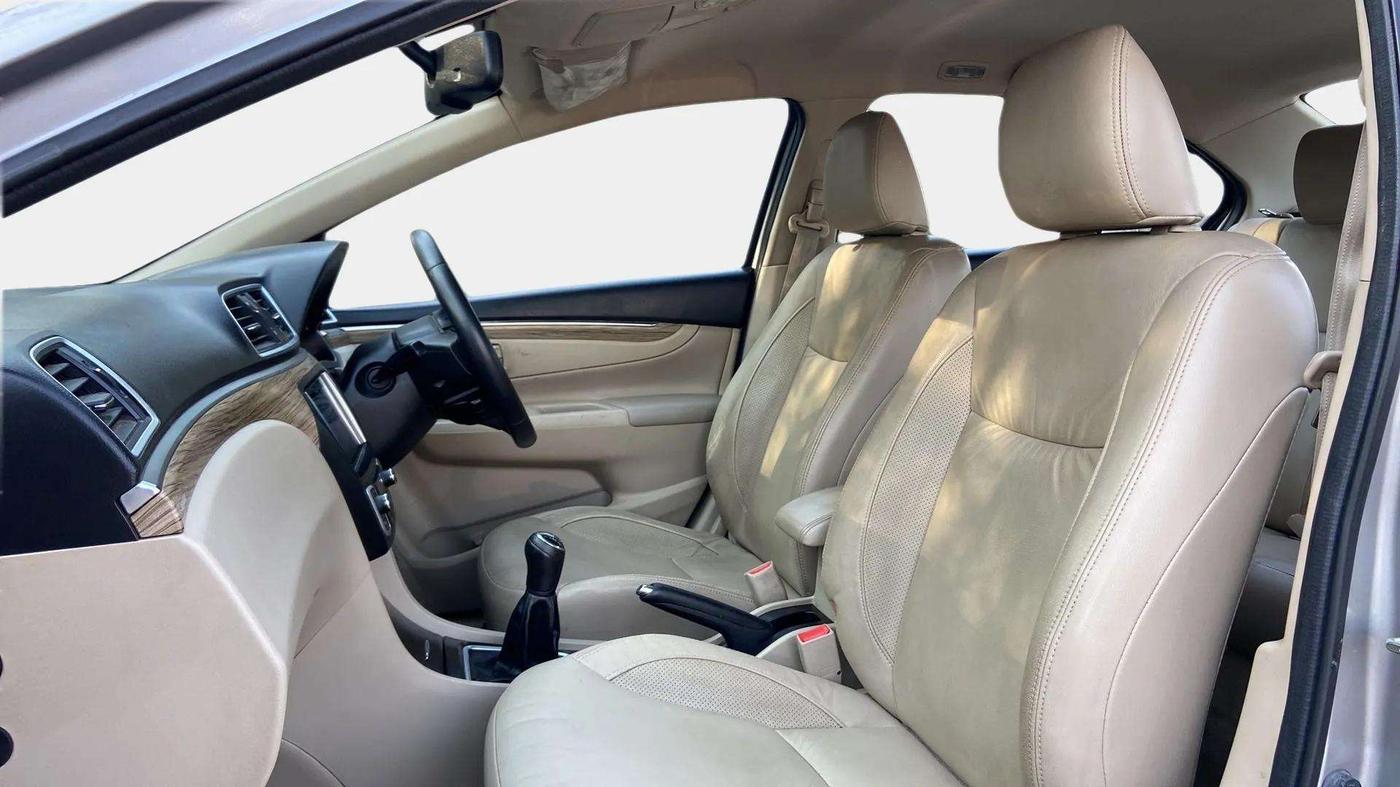 2018 Maruti Ciaz ALPHA 1.5 SHVS PETROL, Petrol, Manual, 35,236 km, Right Side Front Door Cabin