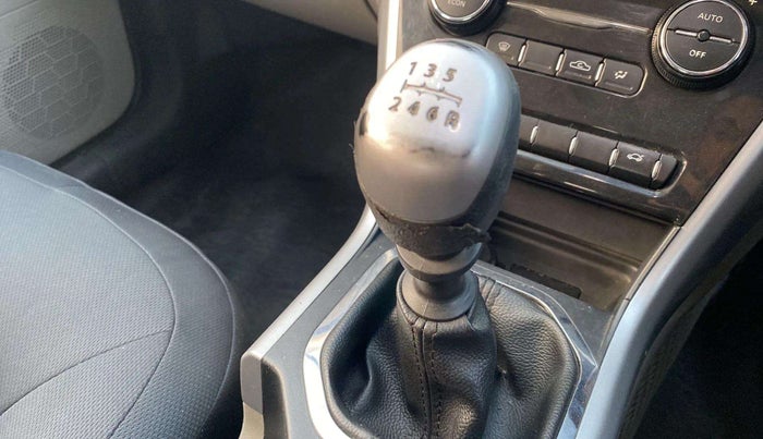 2019 Tata NEXON XZ PETROL, Petrol, Manual, 52,656 km, Gear lever - Knob cover torn