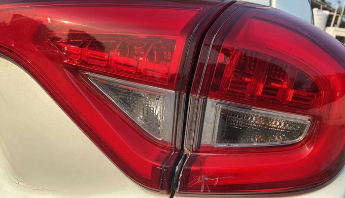 2019 Mahindra XUV300 W6 1.2 PETROL, Petrol, Manual, 69,523 km, Right tail light - Minor damage