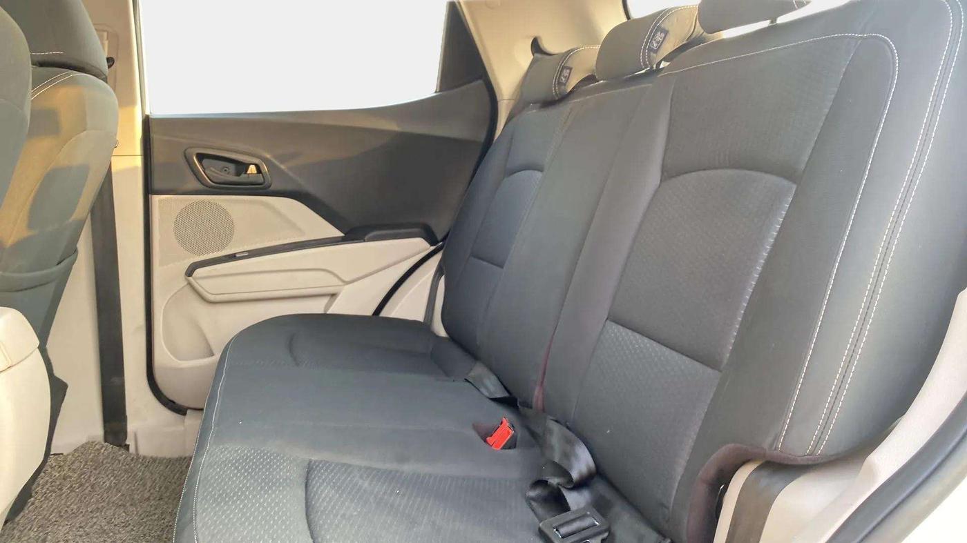 2019 Mahindra XUV300 W6 1.2 PETROL, Petrol, Manual, 69,731 km, Right Side Rear Door Cabin