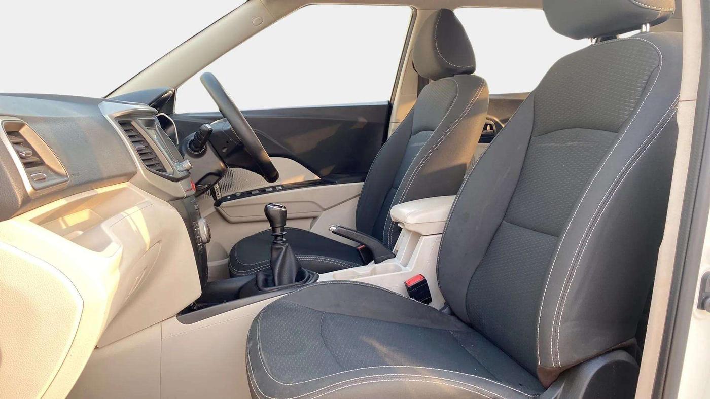 2019 Mahindra XUV300 W6 1.2 PETROL, Petrol, Manual, 69,731 km, Right Side Front Door Cabin