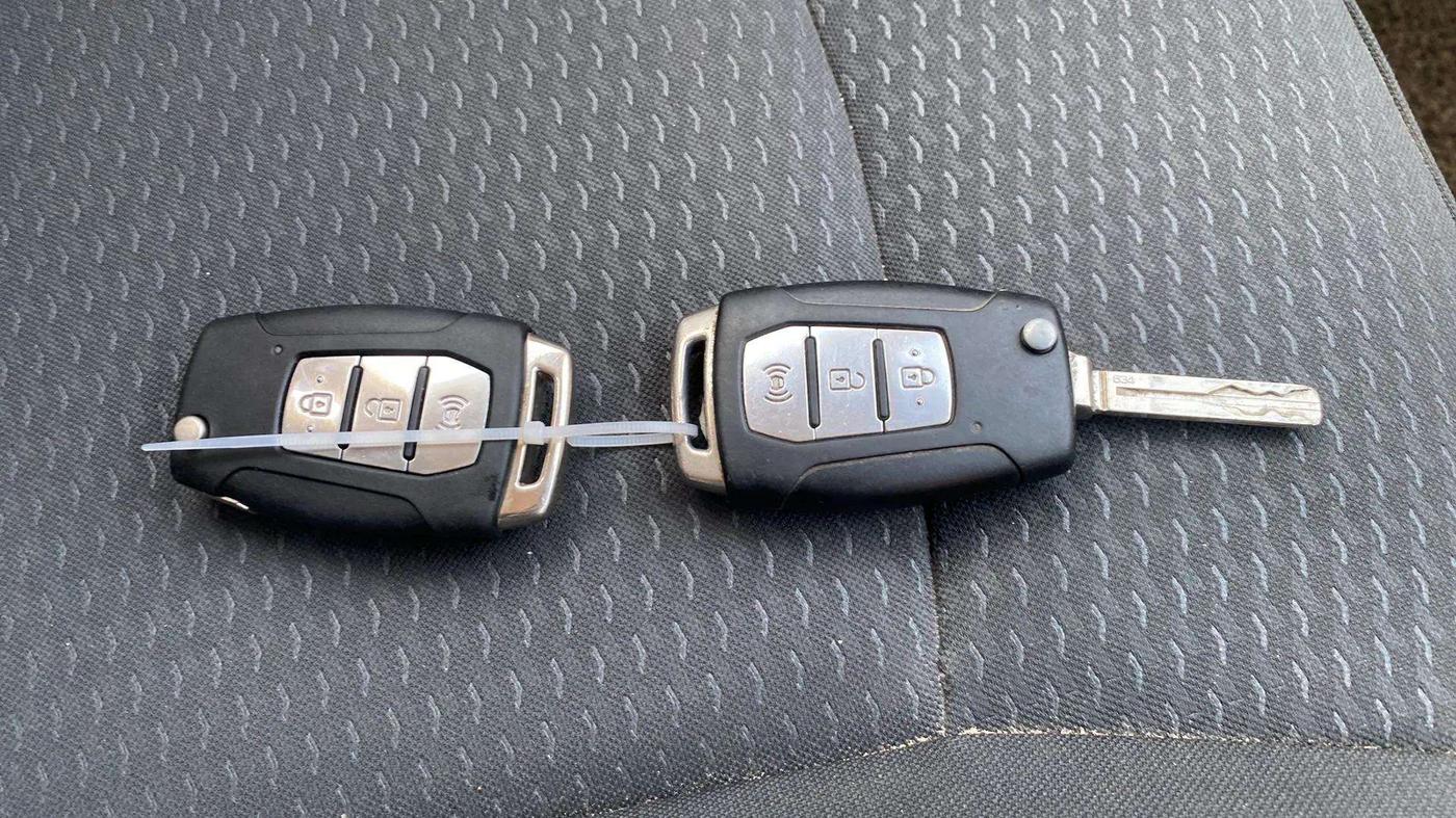 2019 Mahindra XUV300 W6 1.2 PETROL, Petrol, Manual, 69,731 km, Key Close Up