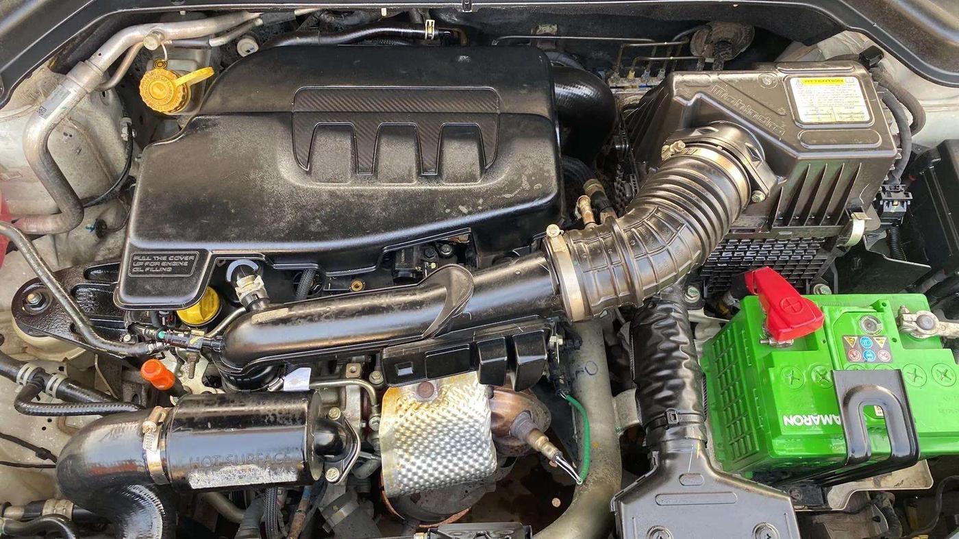 2019 Mahindra XUV300 W6 1.2 PETROL, Petrol, Manual, 69,731 km, Open Bonet