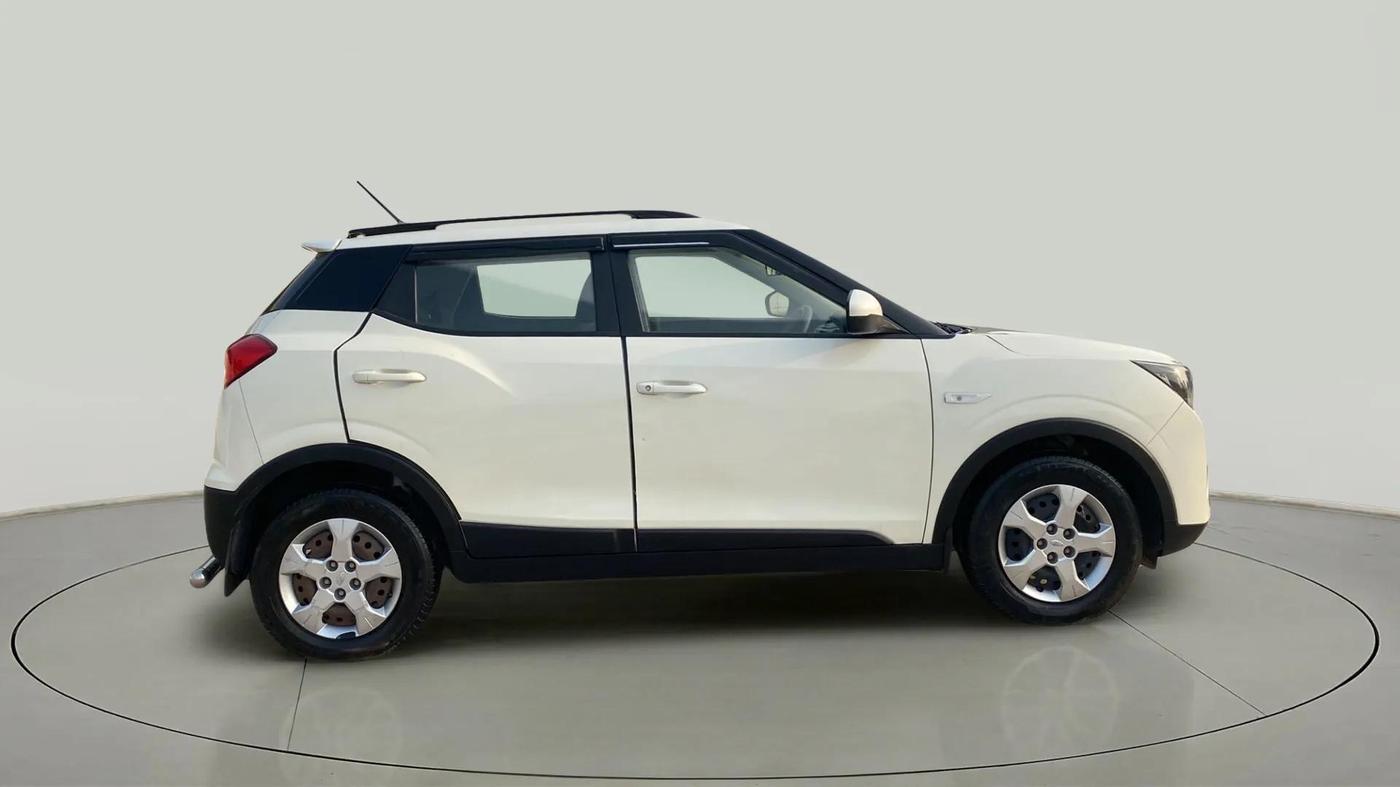 2019 Mahindra XUV300 W6 1.2 PETROL, Petrol, Manual, 69,731 km, Right Side
