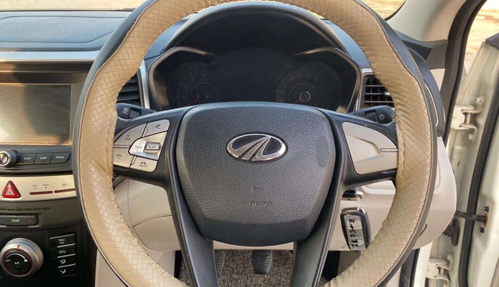 2019 Mahindra XUV300 W6 1.2 PETROL, Petrol, Manual, 69,523 km, Steering wheel - Sound system control not functional