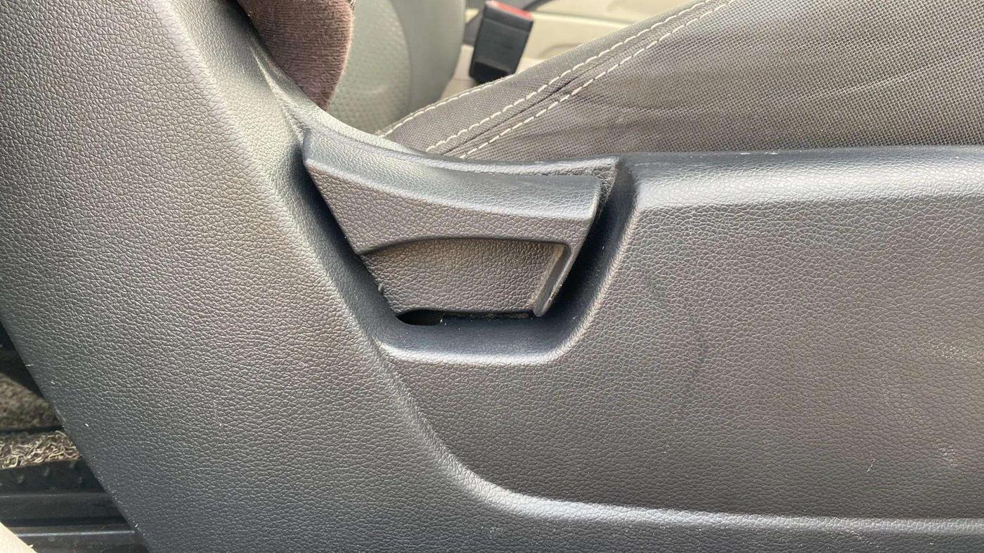 2019 Mahindra XUV300 W6 1.2 PETROL, Petrol, Manual, 69,731 km, Driver Side Adjustment Panel