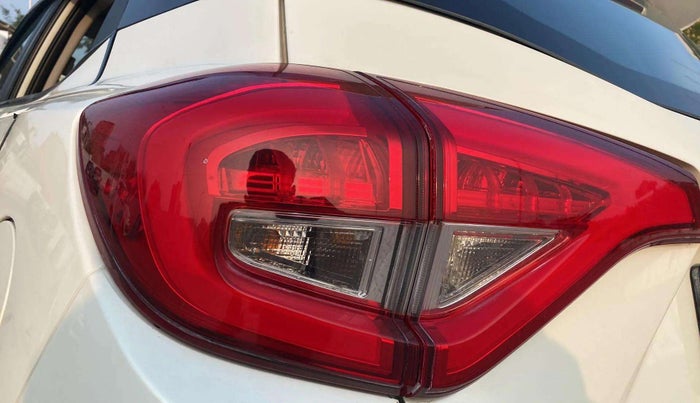 2019 Mahindra XUV300 W6 1.2 PETROL, Petrol, Manual, 69,523 km, Left tail light - Reverse gear light not functional