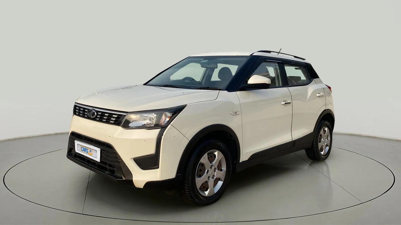 2019 Mahindra XUV300 W6 1.2 PETROL, Petrol, Manual, 69,731 km, Left Front Diagonal