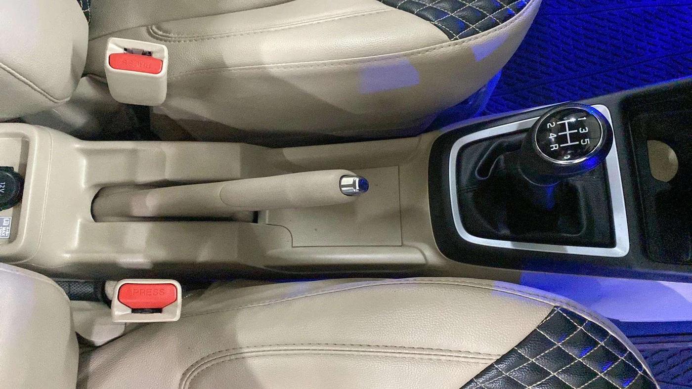 2023 Maruti Dzire VXI, Petrol, Manual, 9,422 km, Gear Lever