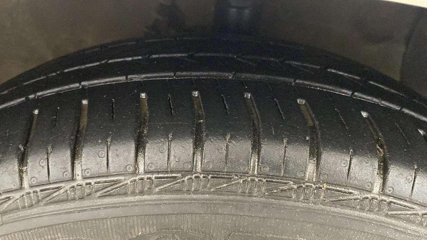 2018 Hyundai Grand i10 SPORTZ 1.2 KAPPA VTVT, CNG, Manual, 88,206 km, Right Front Tyre Tread