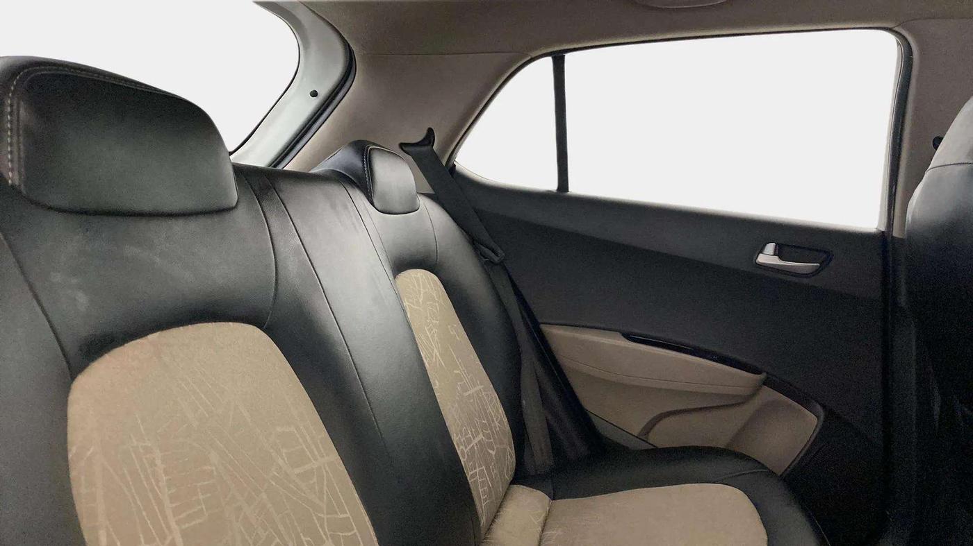 2018 Hyundai Grand i10 SPORTZ 1.2 KAPPA VTVT, CNG, Manual, 88,206 km, Right Side Rear Door Cabin