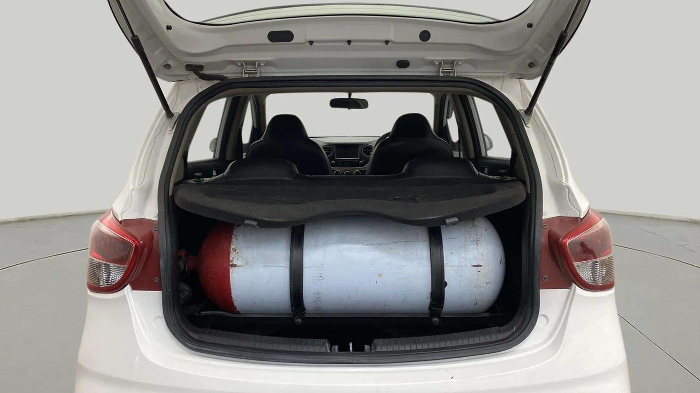 2018 Hyundai Grand i10 SPORTZ 1.2 KAPPA VTVT, CNG, Manual, 88,206 km, Boot Inside
