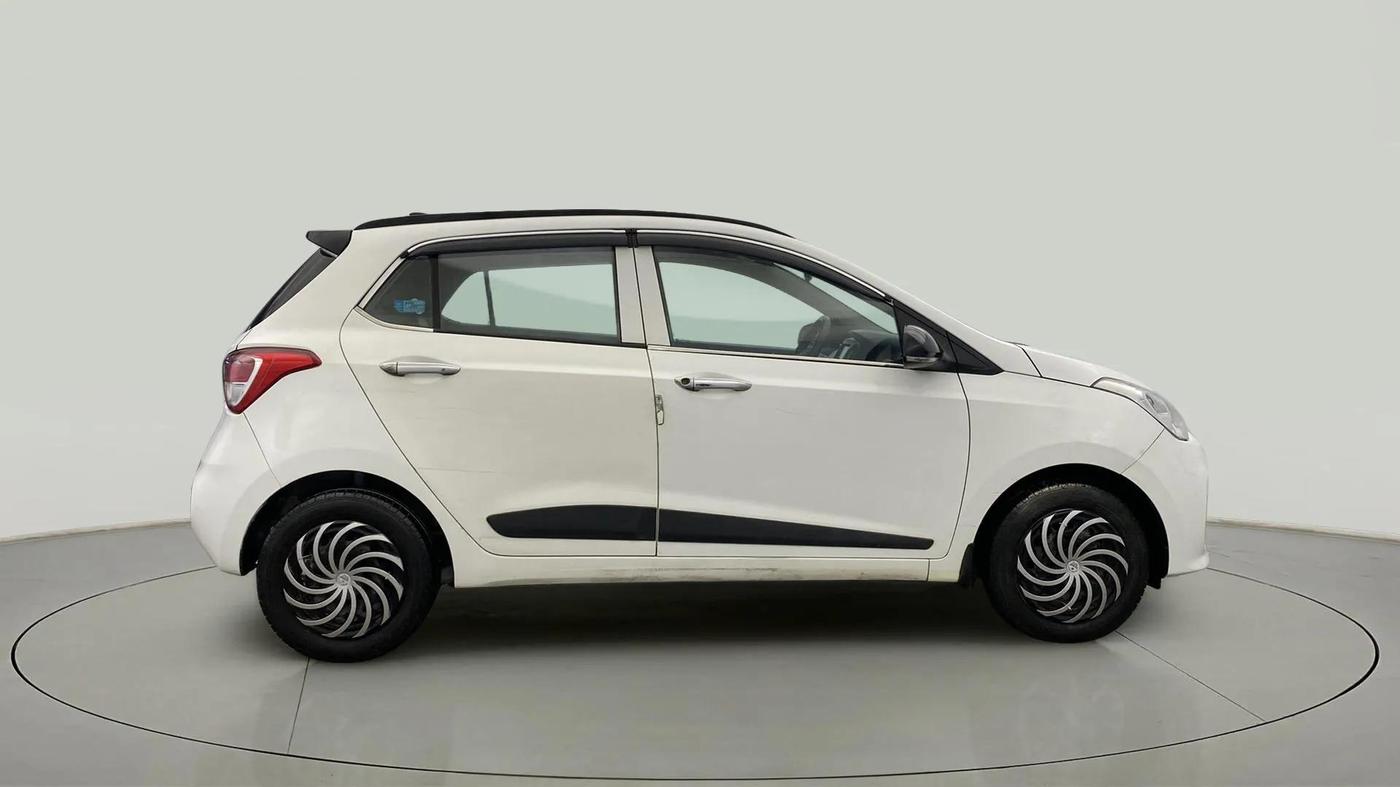 2018 Hyundai Grand i10 SPORTZ 1.2 KAPPA VTVT, CNG, Manual, 88,206 km, Right Side View