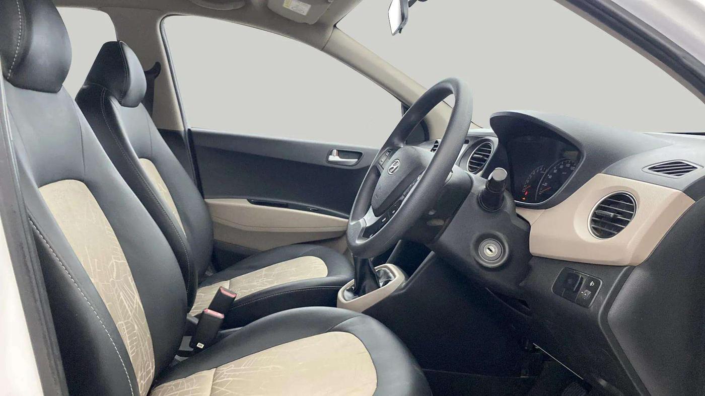 2018 Hyundai Grand i10 SPORTZ 1.2 KAPPA VTVT, CNG, Manual, 88,206 km, Right Side Front Door Cabin