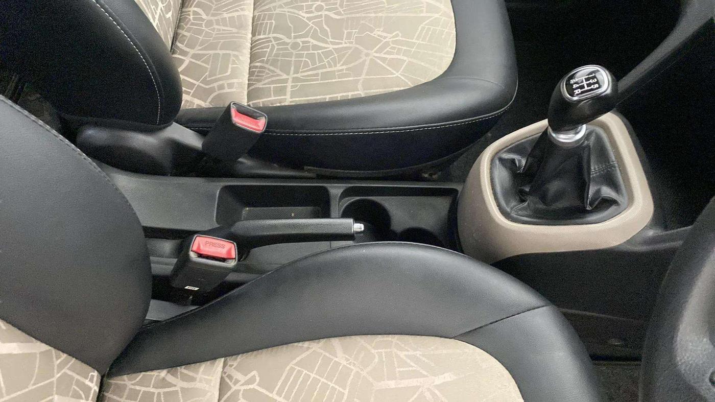 2018 Hyundai Grand i10 SPORTZ 1.2 KAPPA VTVT, CNG, Manual, 88,206 km, Gear Lever