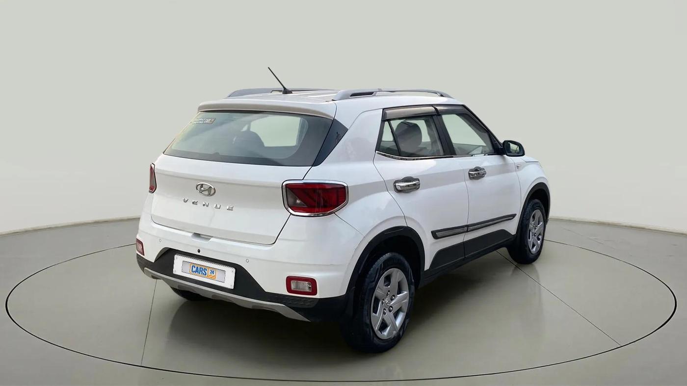 2021 Hyundai VENUE S 1.2, Petrol, Manual, 39,056 km, Right Back Diagonal