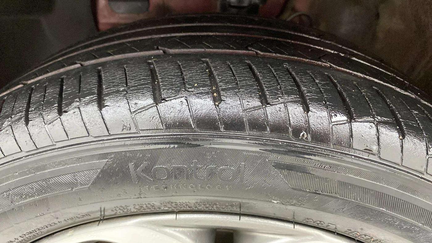 2019 Hyundai Elite i20 ASTA 1.2 (O), Petrol, Manual, 27,547 km, Left Front Tyre Tread