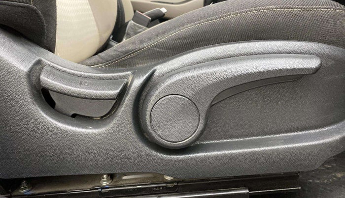 2019 Hyundai Elite i20 ASTA 1.2 (O), Petrol, Manual, 27,547 km, Driver Side Adjustment Panel