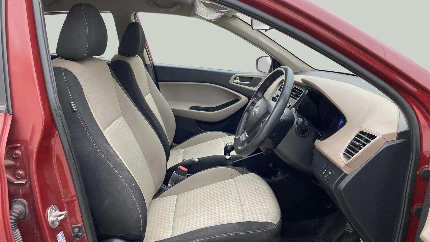 2019 Hyundai Elite i20 ASTA 1.2 (O), Petrol, Manual, 27,547 km, Right Side Front Door Cabin