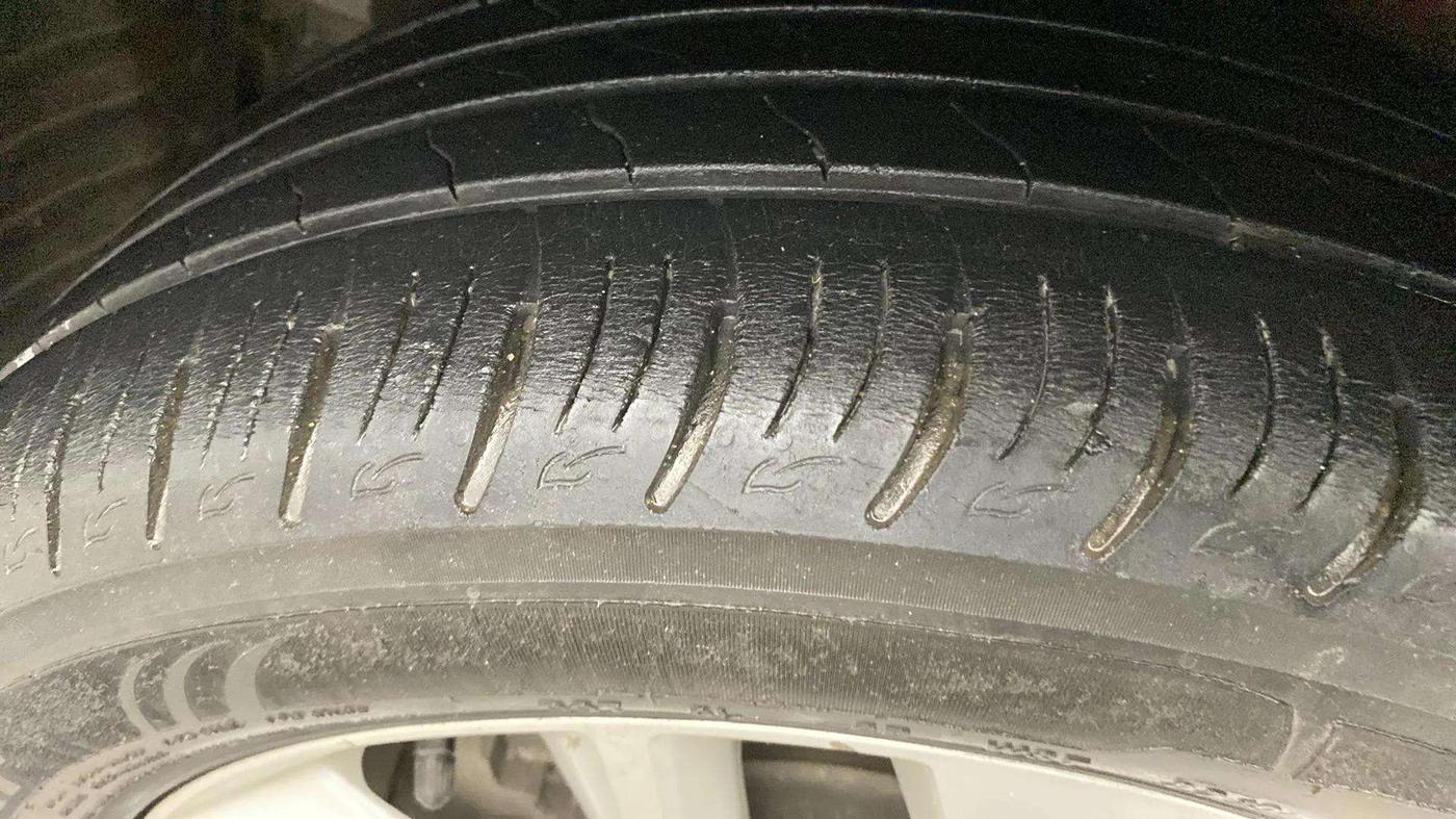 2019 Mahindra XUV300 W8 1.2 PETROL, Petrol, Manual, 42,588 km, Left Rear Tyre Tread
