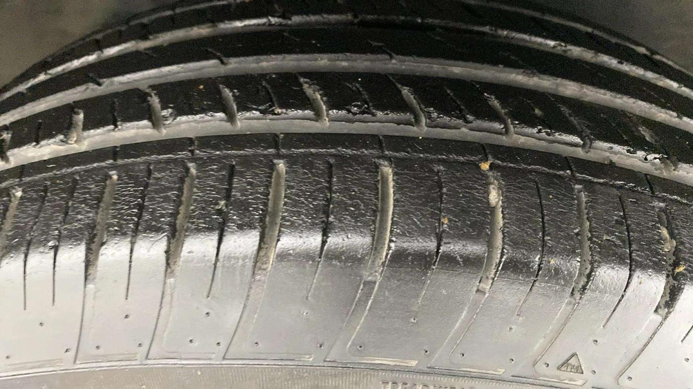 2021 Tata Harrier XT PLUS 2.0L KRYOTEC DARK EDITON, Diesel, Manual, 41,451 km, Right Front Tyre Tread